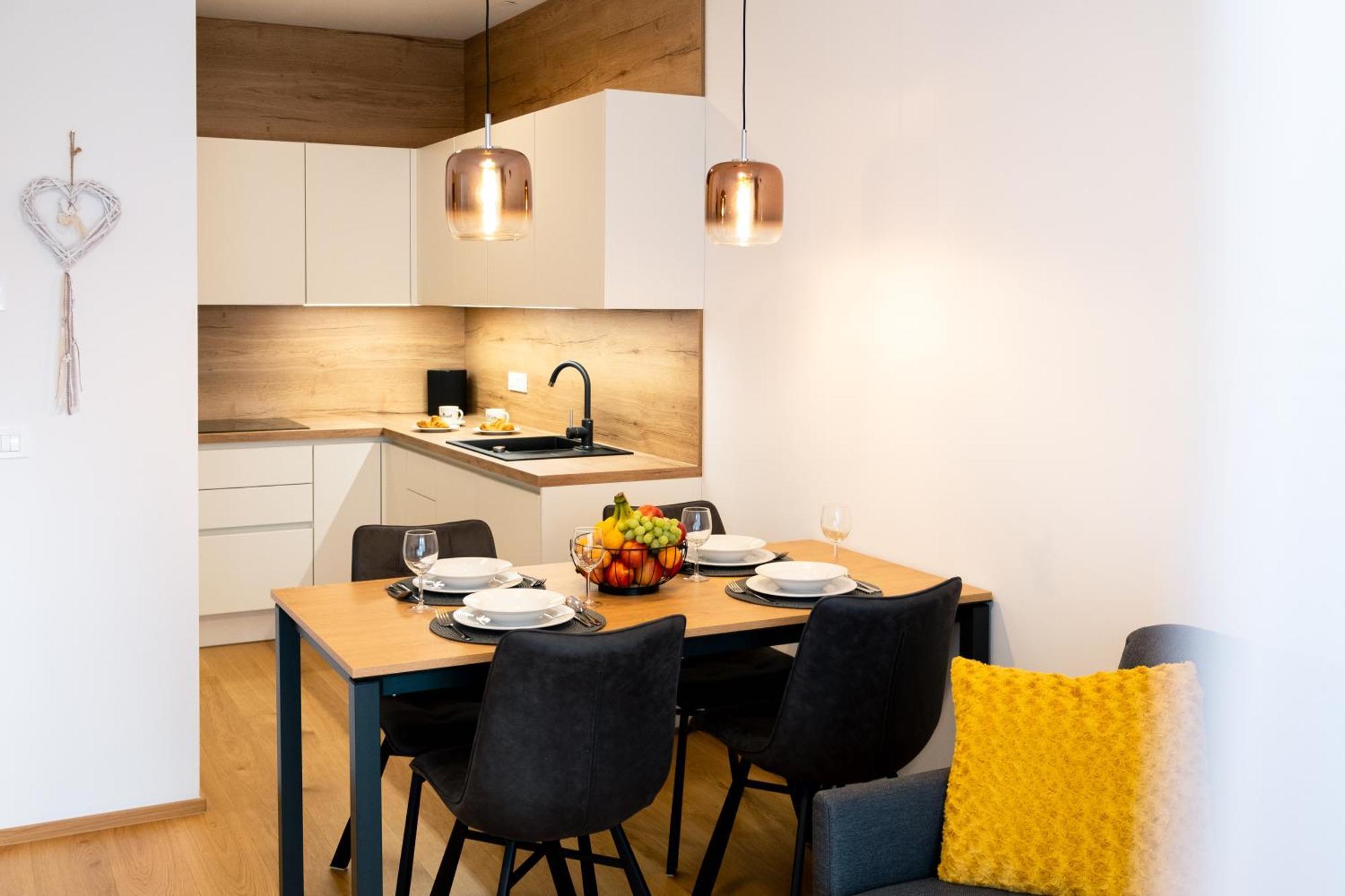 Masarykova Residence - Modern 1-Bedroom In City Center & Free Parking Любляна Екстер'єр фото